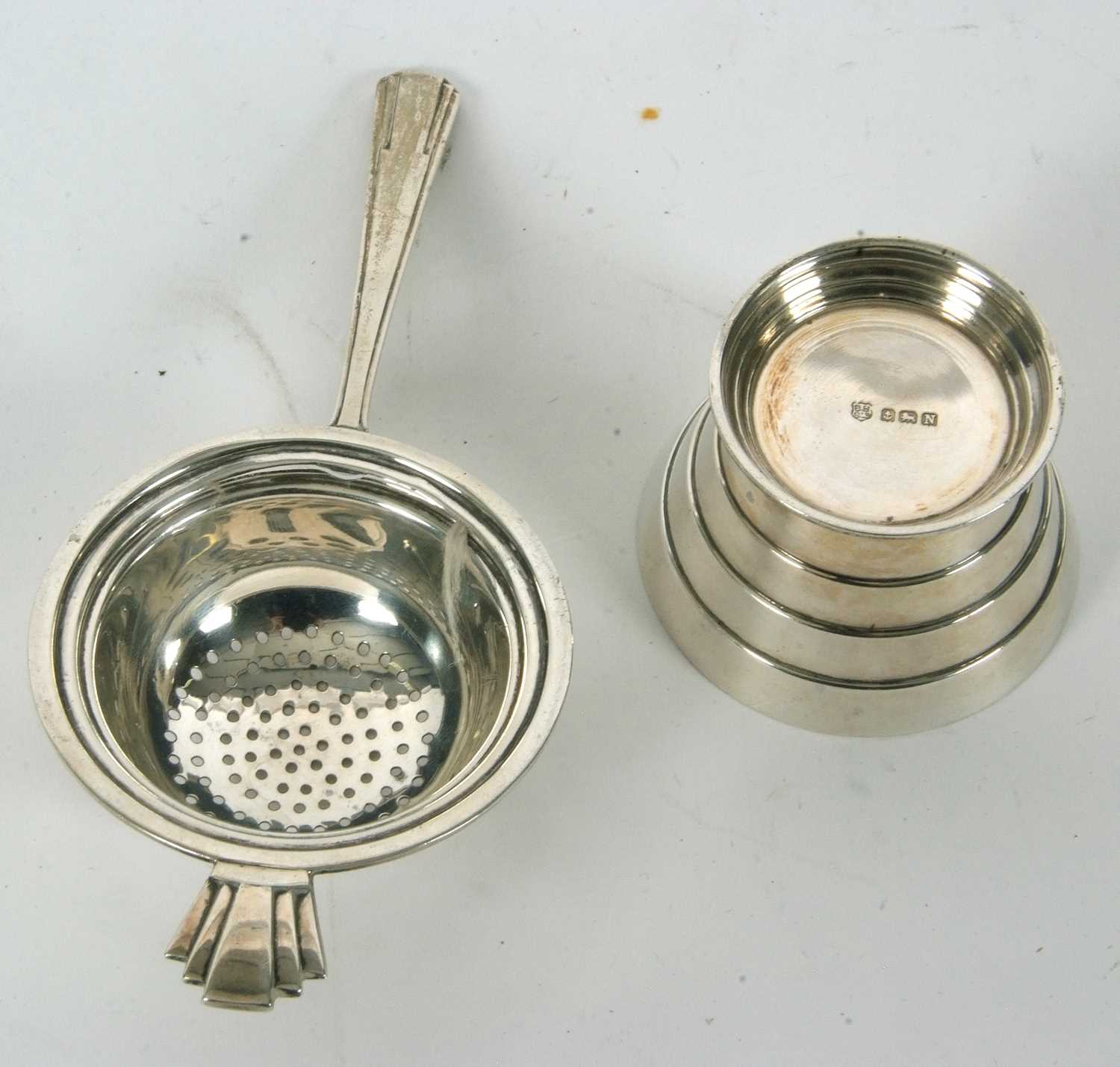 An Art Deco silver tea strainer and bowl, both hallmarked Birmingham 1937, makers mark for Barker - Image 2 of 3