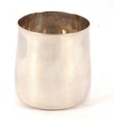 A George III Irish silver tumbler, hallmarked to the base for Dublin 1795, makers mark rubbed, 9cm