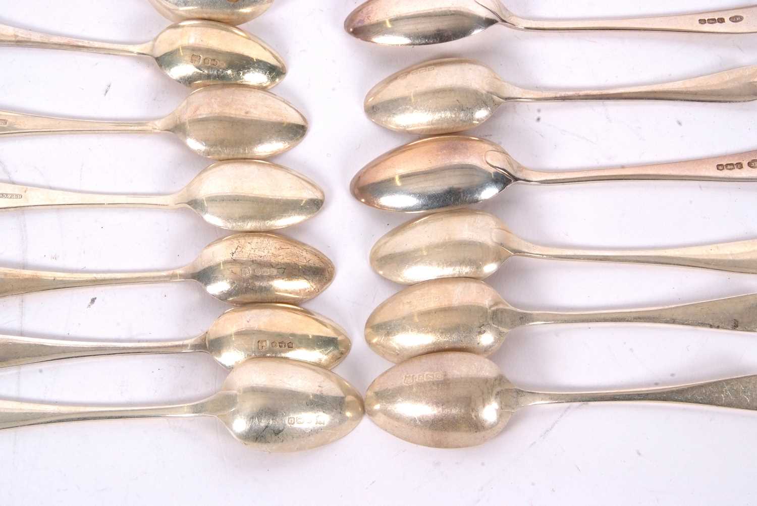 Mixed Lot: Silver teaspoons including a set of six Old English pattern examples, Sheffield 1923, - Image 3 of 4