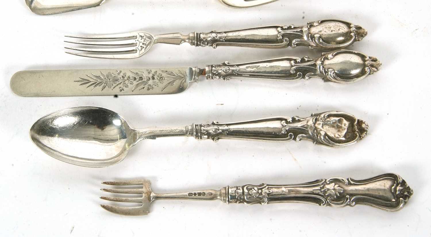 Mixed Lot: George III Old English pattern silver tablespoon, London 1799, makers mark for Thomas - Image 3 of 3