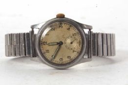 A vintage gents military wristwatch, the watch has a stainless steel case and expanding bracelet, it