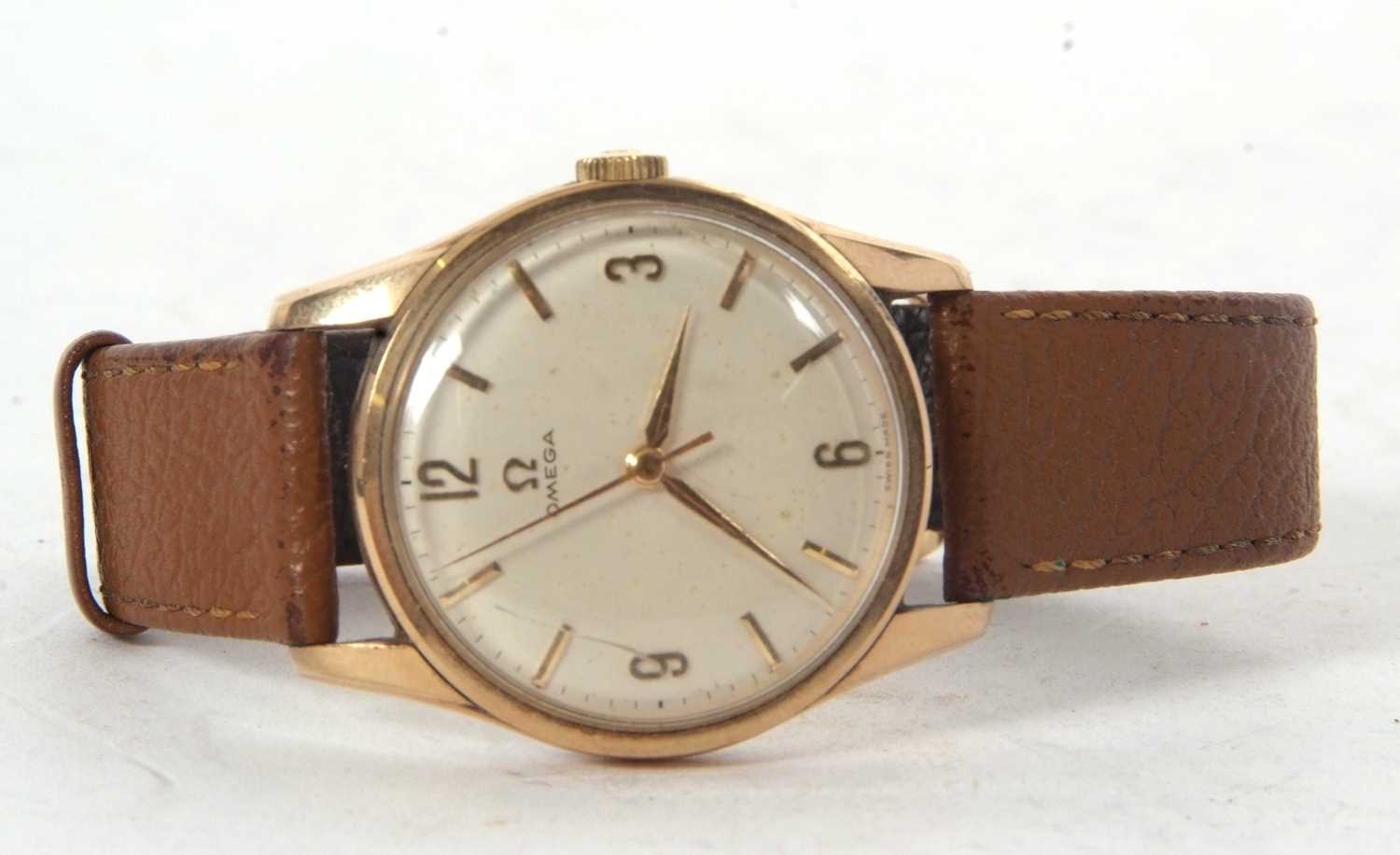 A 9ct gold cased gents Omega wristwatch, the watch is stamped 375 on the inside of the case back, it - Image 4 of 4