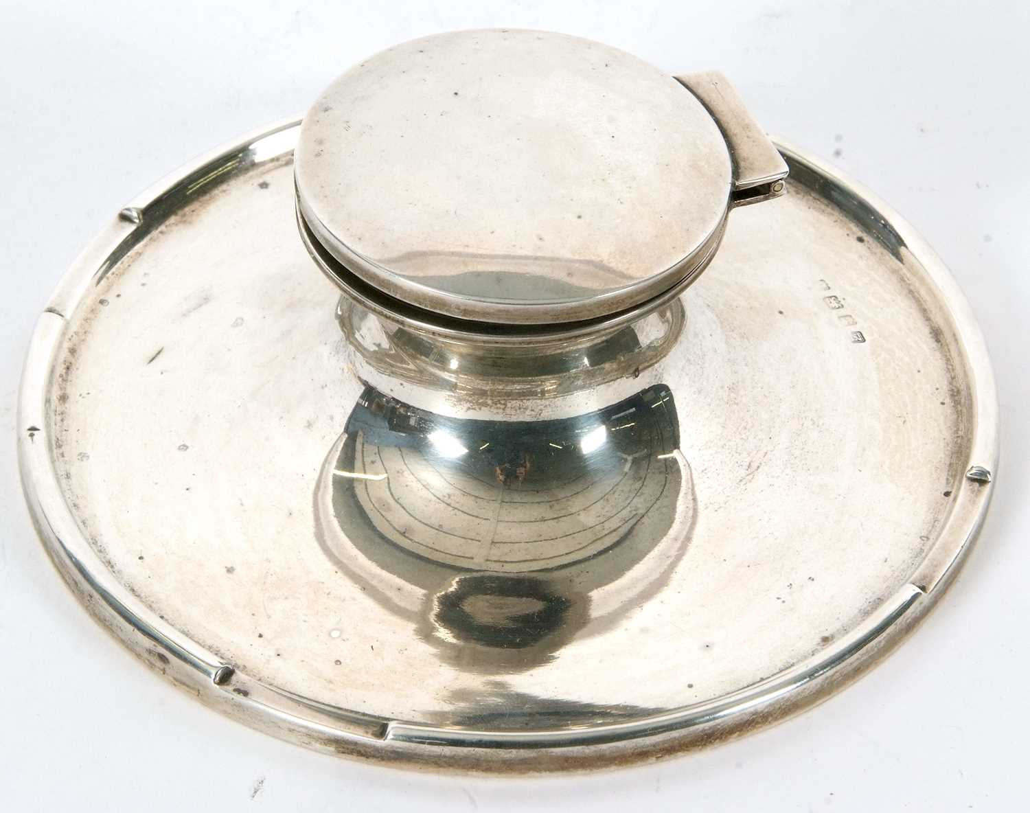 A George V large silver capstan ink well of typical plain form, the loaded base with a stepped