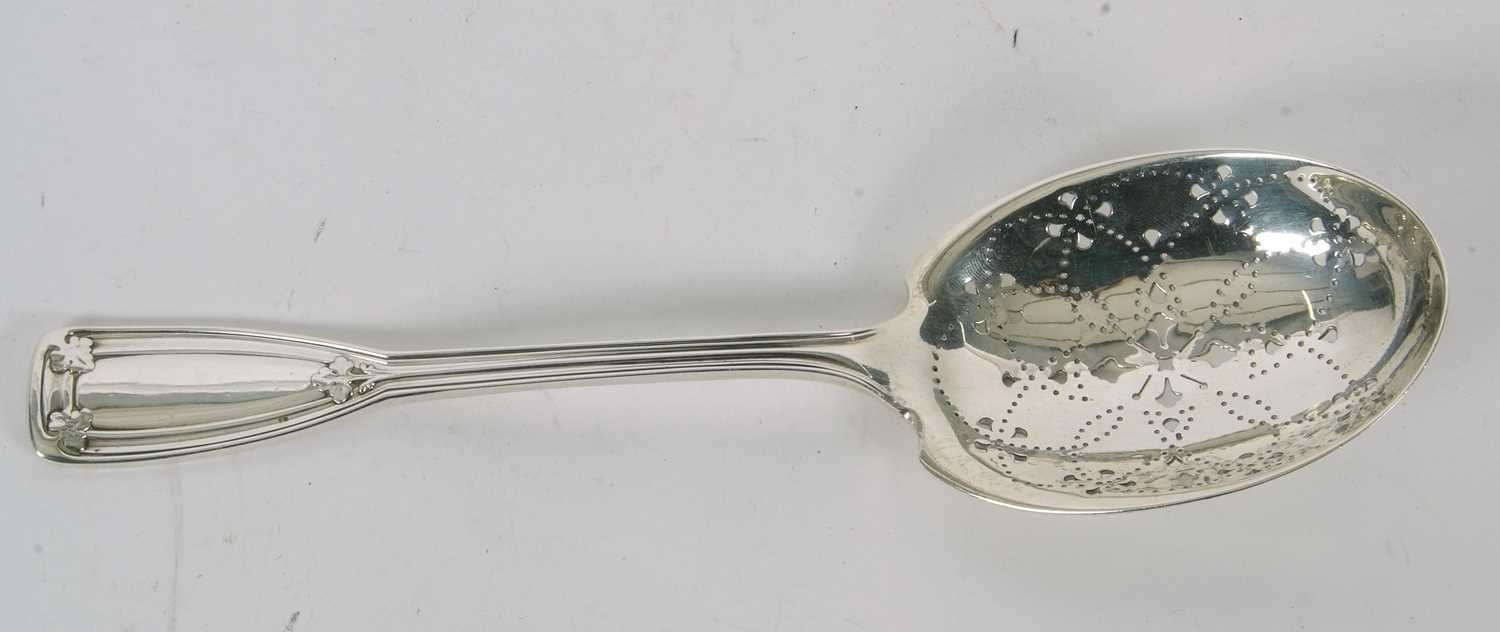 A Tiffany & Co sterling St Dunstan pattern vegetable/pea server, patent 1909, 23cm long, 122gms - Image 2 of 5