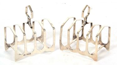 Pair of Art Deco silver toast racks of angular form having four divisions and a central carrying