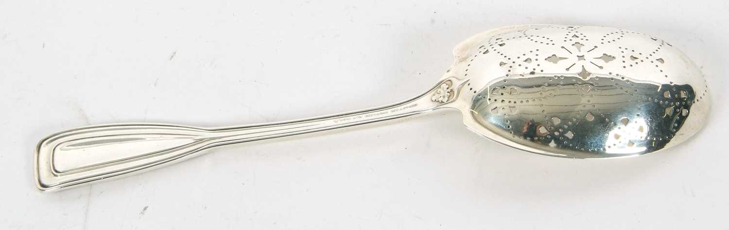 A Tiffany & Co sterling St Dunstan pattern vegetable/pea server, patent 1909, 23cm long, 122gms - Image 4 of 5