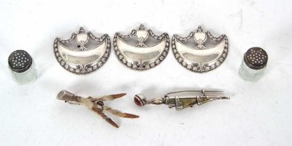 Mixed Lot: Three metal crescent shaped lables (no chains), a pair of small faceted cut glass peppers