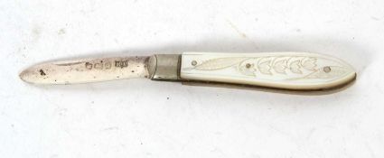 An early 20th Century small mother of pearl handled and silver bladed folding fruit knife, Sheffield