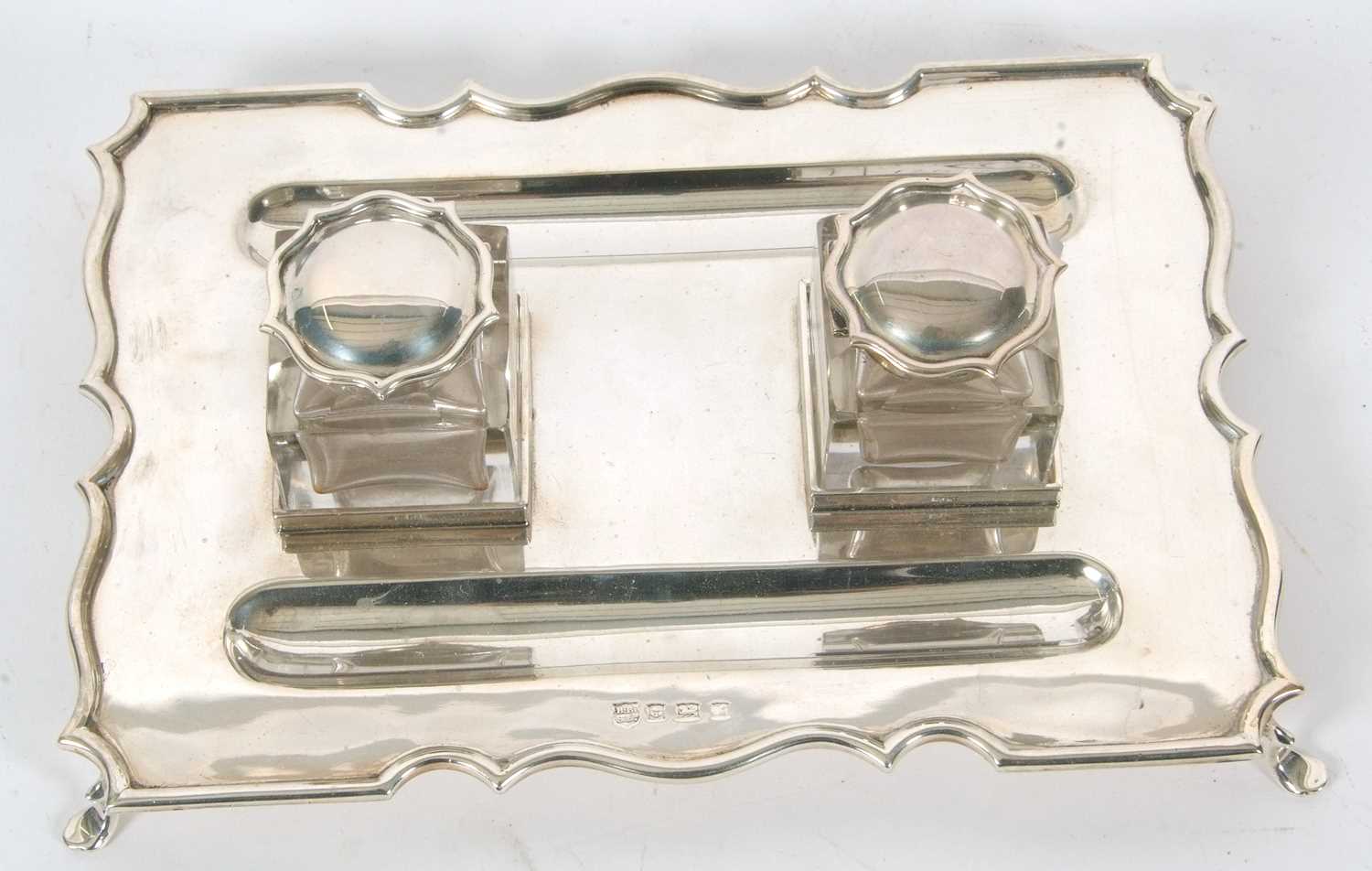 A George VI silver ink stand of rectangular form with a wavey border with two square glass removable - Image 2 of 3