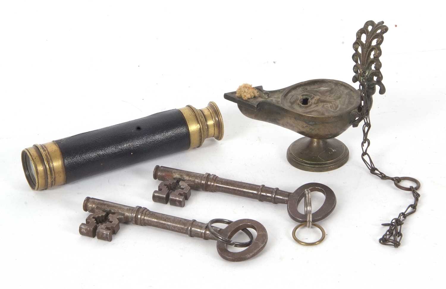 Mixed Lot: Vintage brass folding telescope, a large pair of Georgian iron keys, 13cm long, 19th