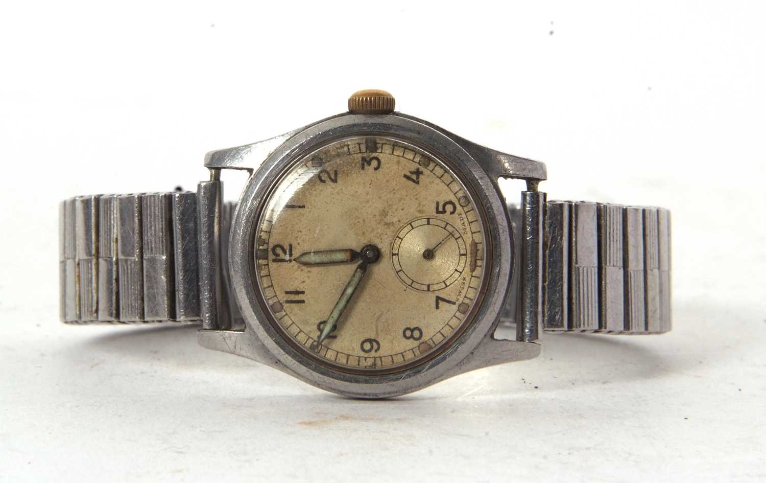 A vintage gents military wristwatch, the watch has a stainless steel case and expanding bracelet, it - Image 2 of 5
