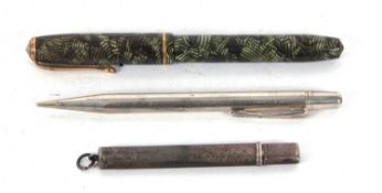 Mixed Lot: Vintage Conway Steward 28 green marbled effect fountain pen having 14ct gold nib, screw