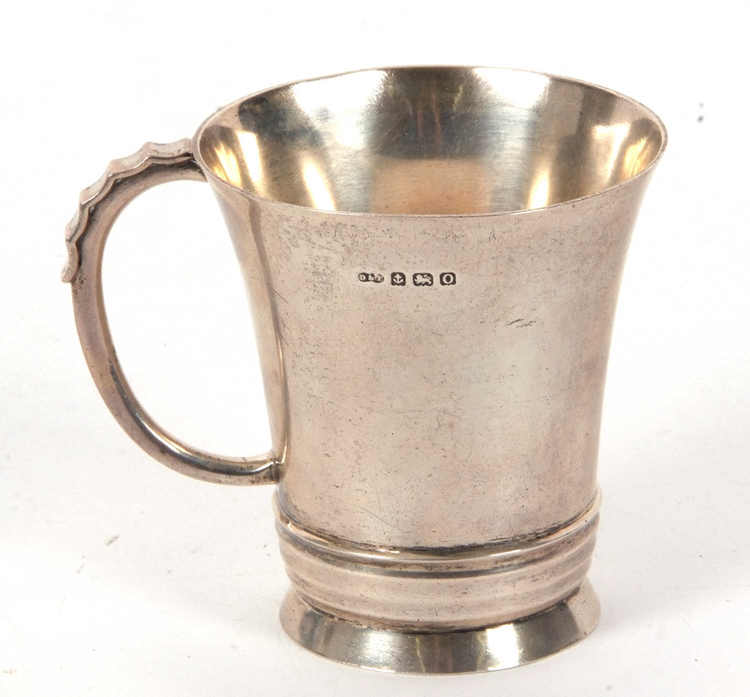 George VI small silver tankard of plain form with reeded detail supported on a collett foot, - Image 2 of 2