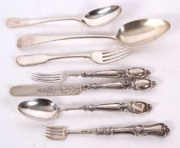 Mixed Lot: George III Old English pattern silver tablespoon, London 1799, makers mark for Thomas