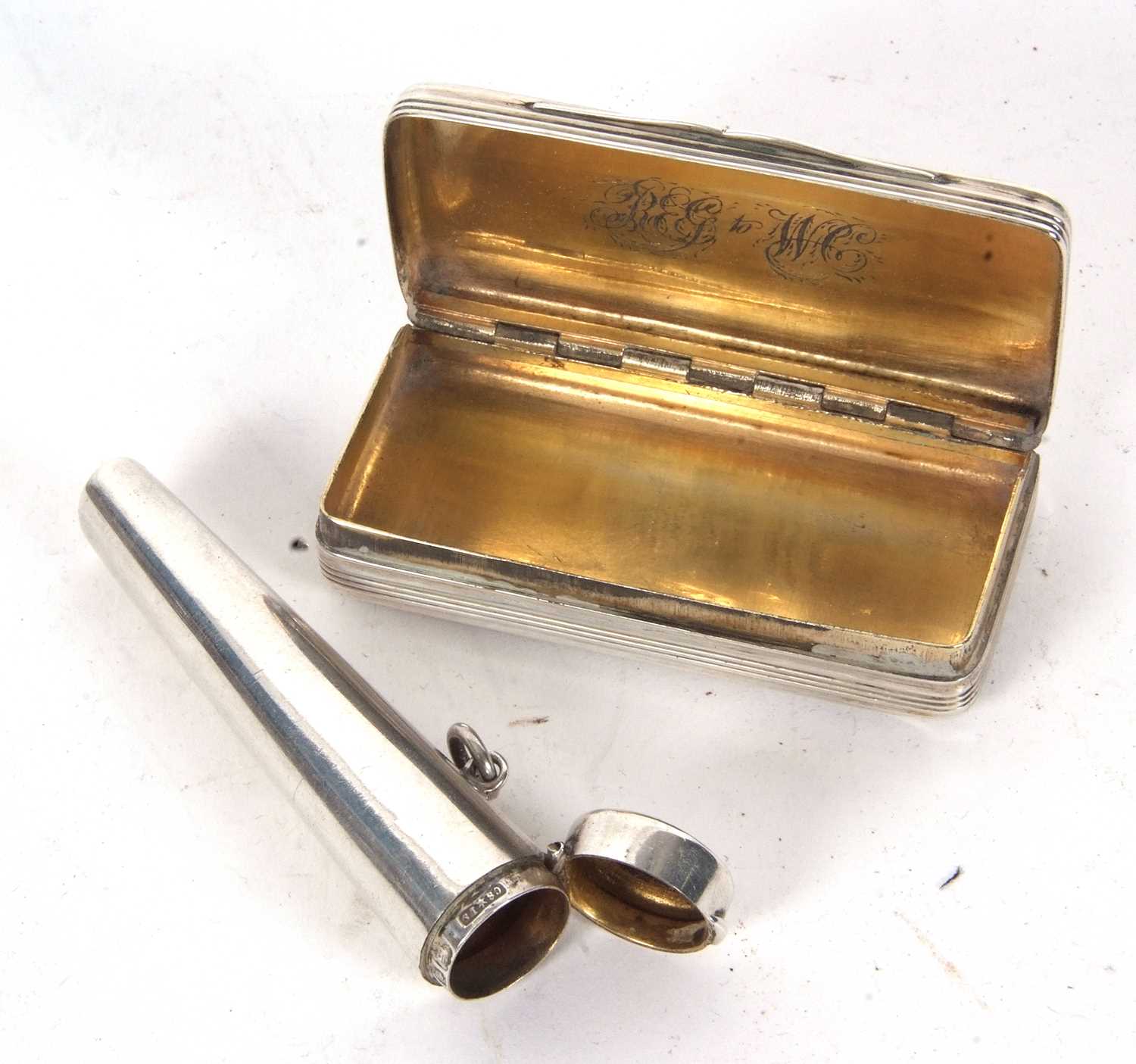 Mixed Lot: An antique silver snuff box of rectangular form with reeded design having a full length - Image 6 of 6