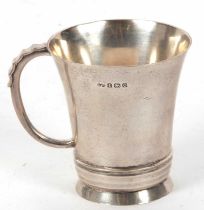 George VI small silver tankard of plain form with reeded detail supported on a collett foot,