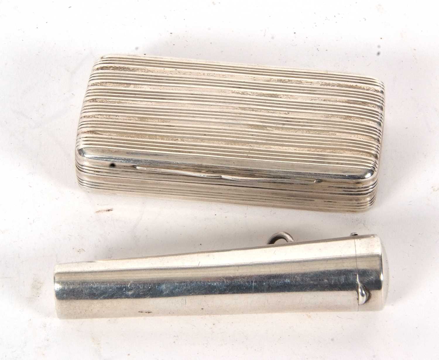 Mixed Lot: An antique silver snuff box of rectangular form with reeded design having a full length - Image 4 of 6