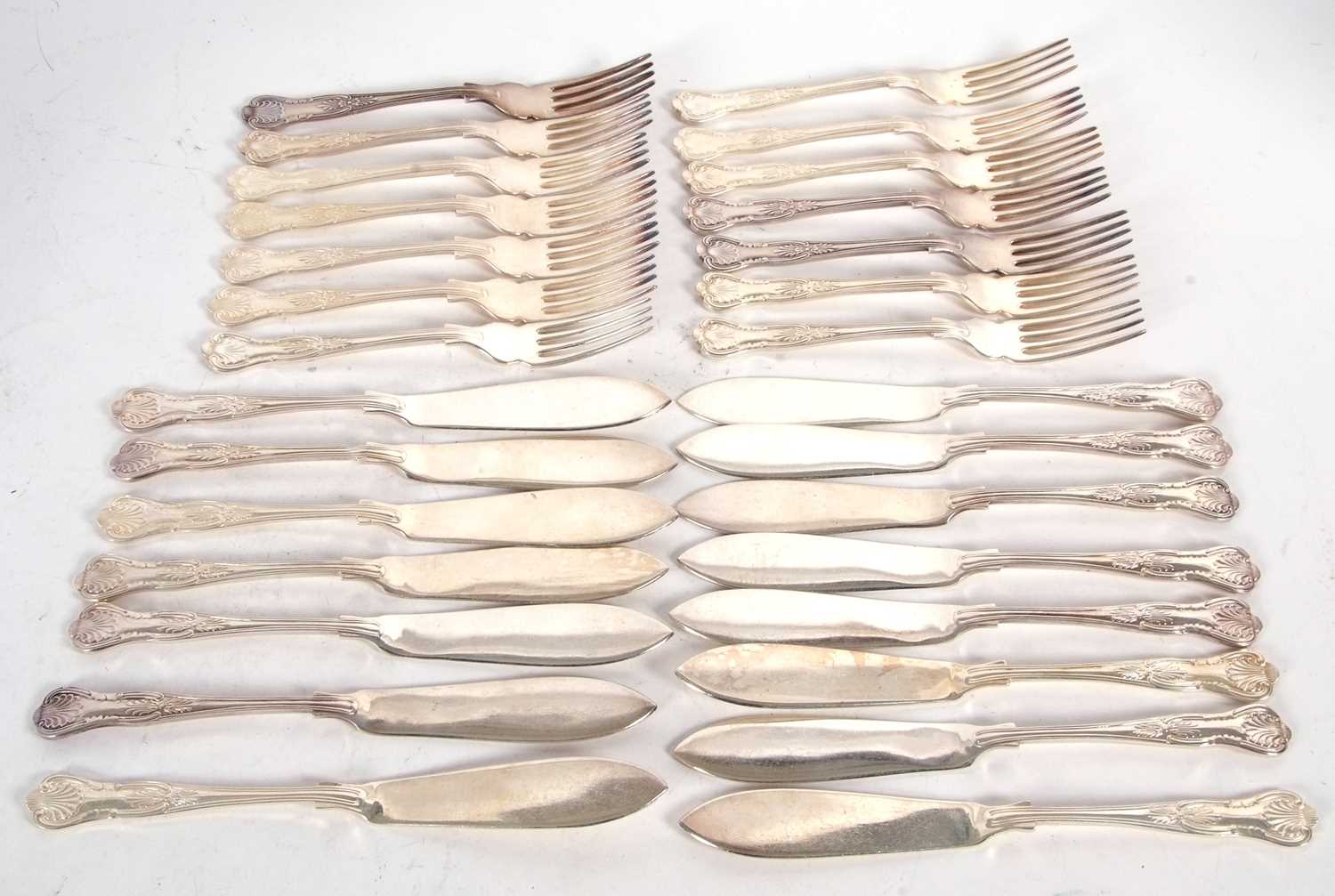 A group of silver plated Kings pattern fish servers to include fifteen knives and fourteen forks - Image 2 of 2