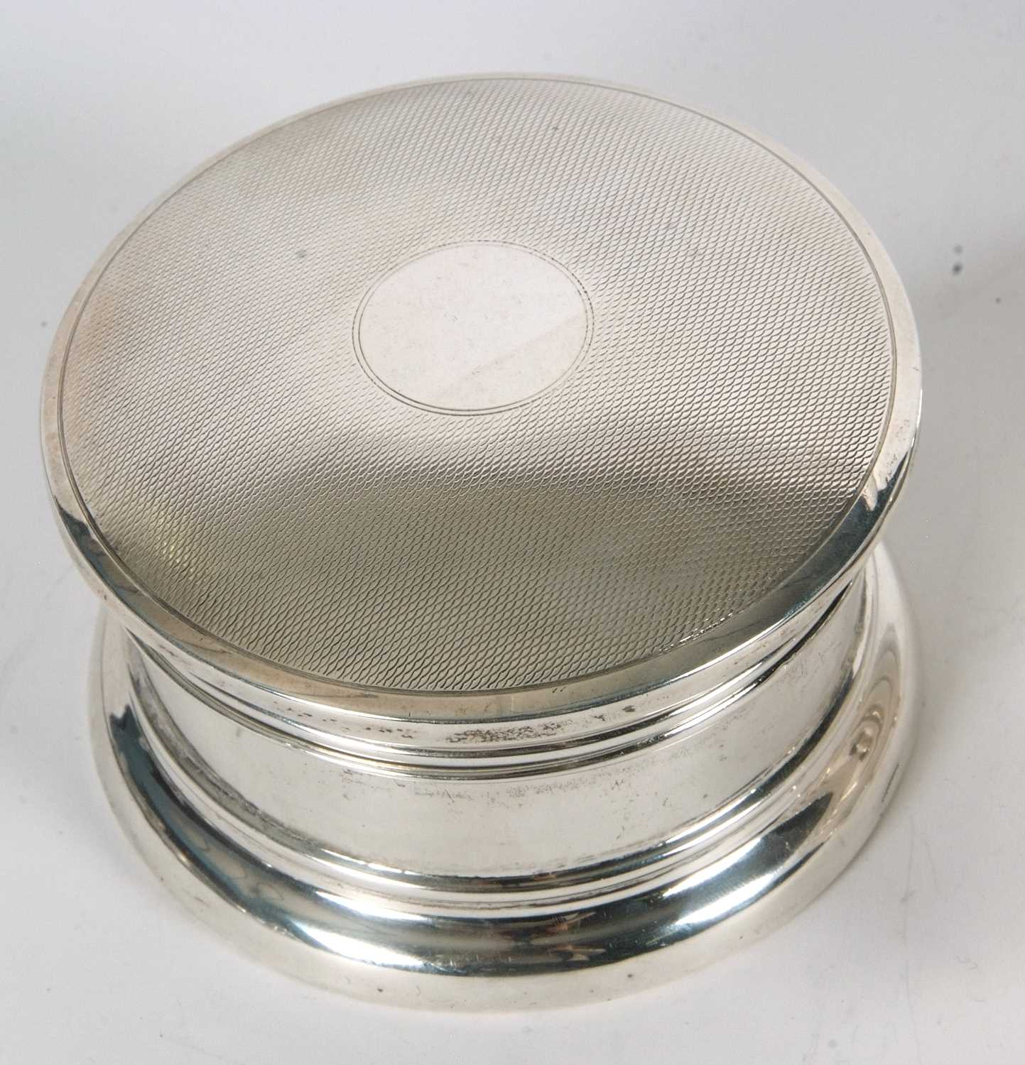 Mixed Lot: An Edwardian silver shell pattern butter dish, Sheffield 1907 together with an Art Deco - Image 3 of 4