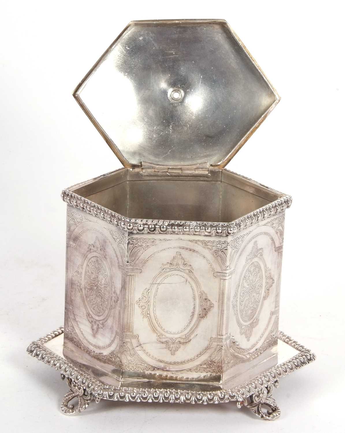 An early 19th Century silver plated biscuit barrel of hexagonal form on integral gadrooned decorated - Image 4 of 4