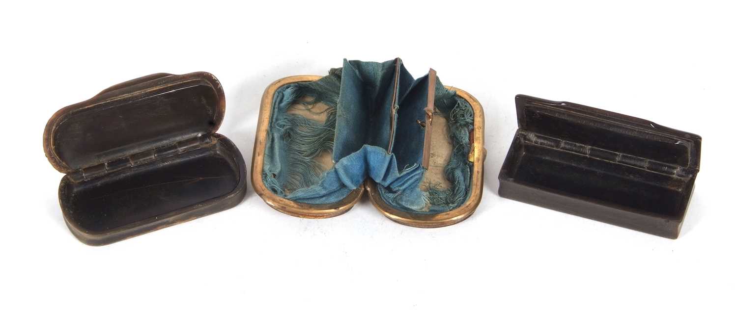 Mixed Lot: Two antique horn snuff boxes with tortoiseshell inserts to the lids, circa 1860, inlaid - Image 2 of 3