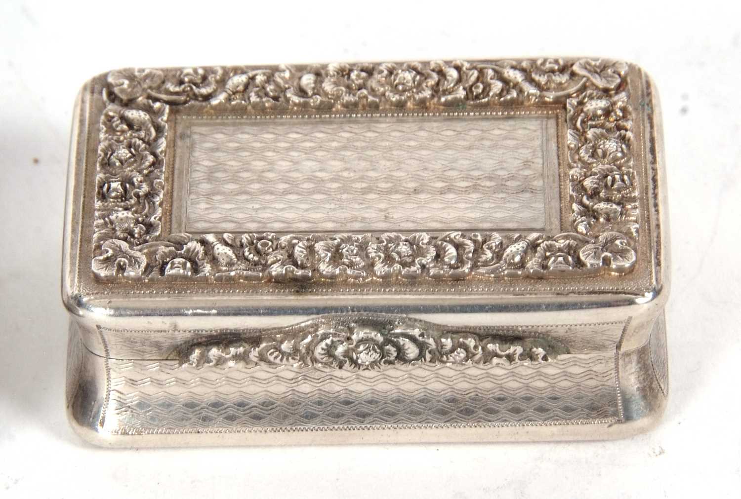 Mixed Lot: Antique snuff box of rectangular form with hinged lid with a raised floral border and - Image 4 of 5