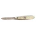 A George VI silver bladed and mother of pearl folding fruit knife, hallmarked Sheffield 1913, makers