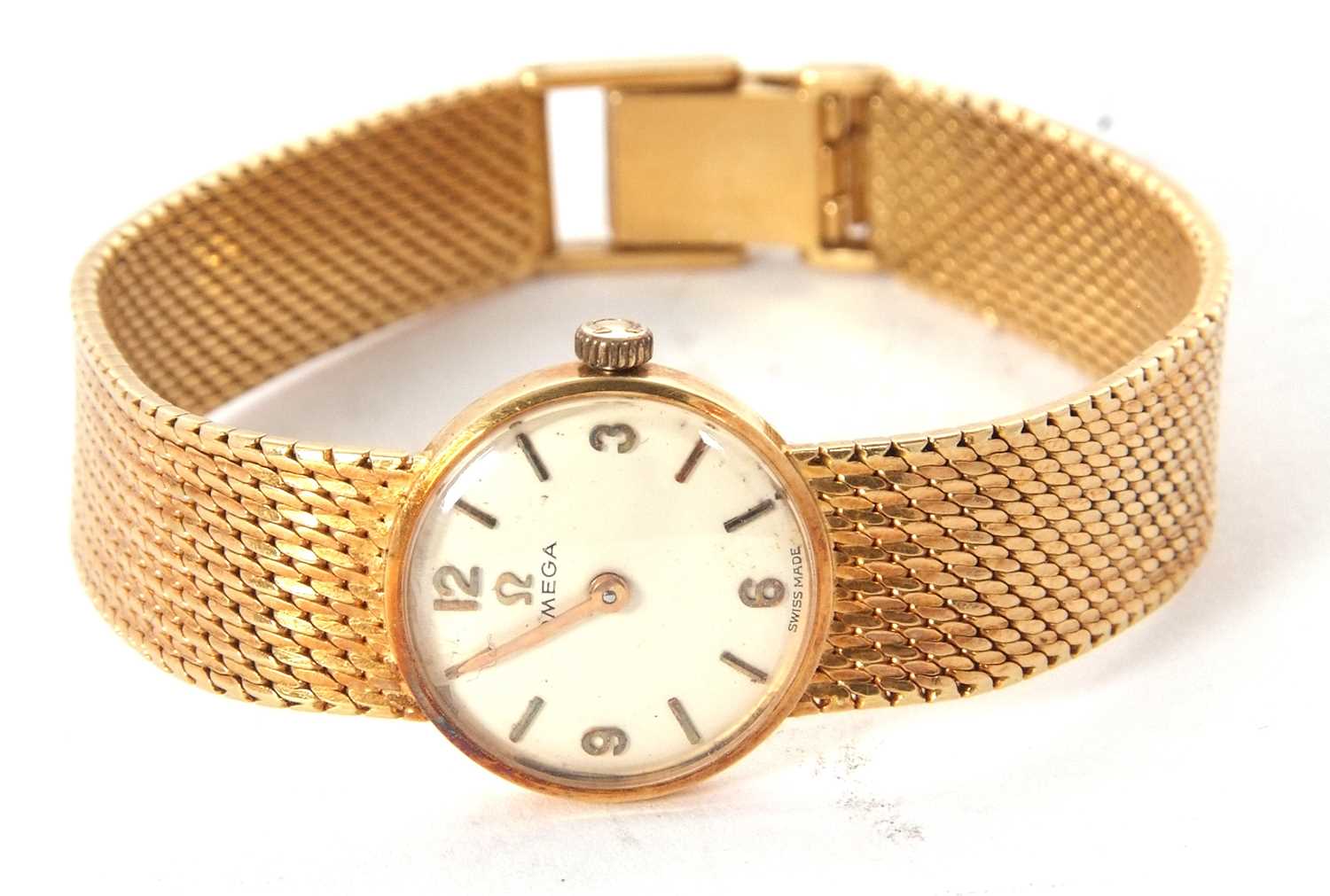 An 18ct ladies Omega wristwatch, the watch features a crown wound movement with a cream dial with - Image 5 of 5