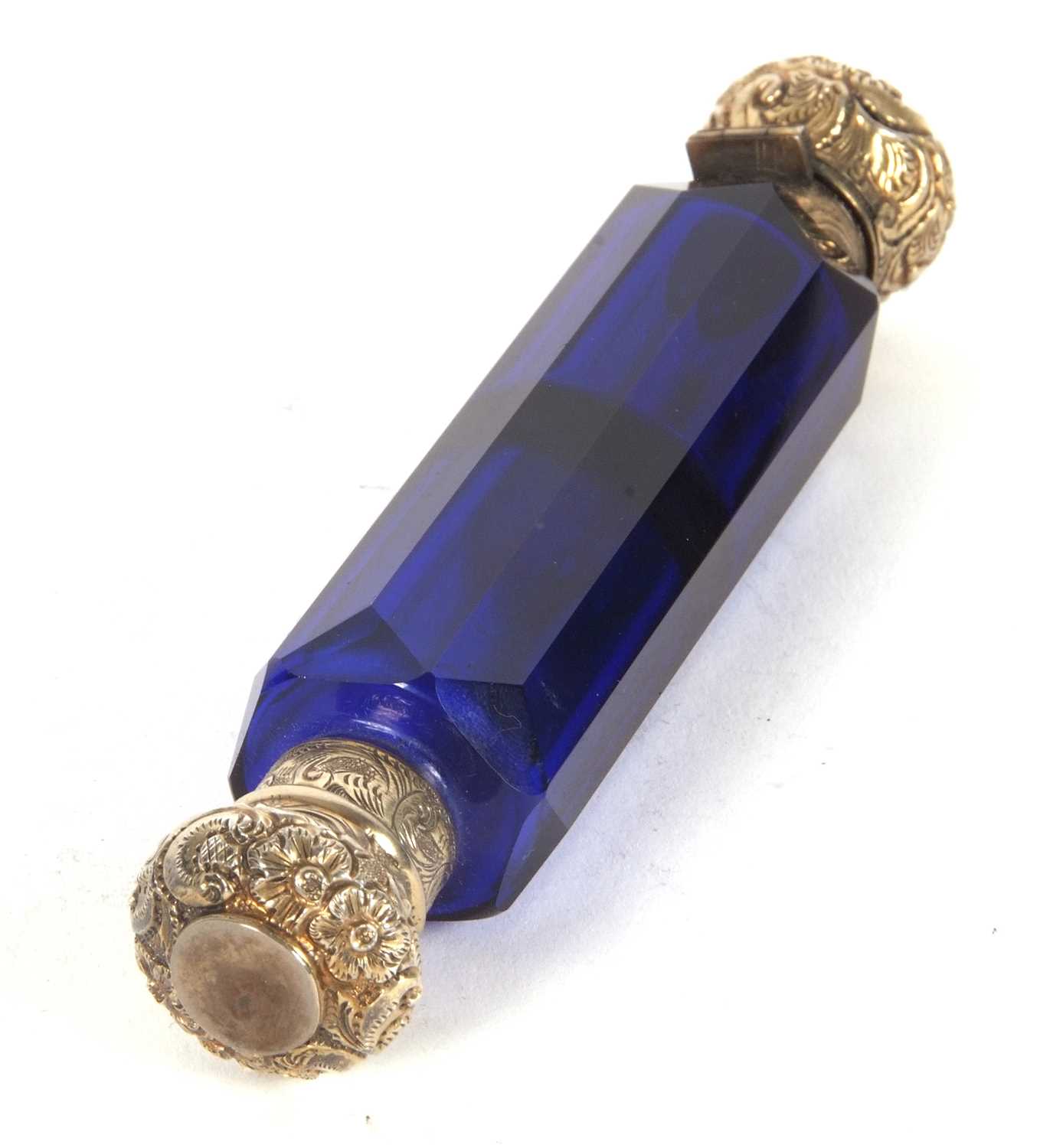 An antique Victorian cobalt blue glass scent bottle with fasceted glass body with screw on and - Image 3 of 7