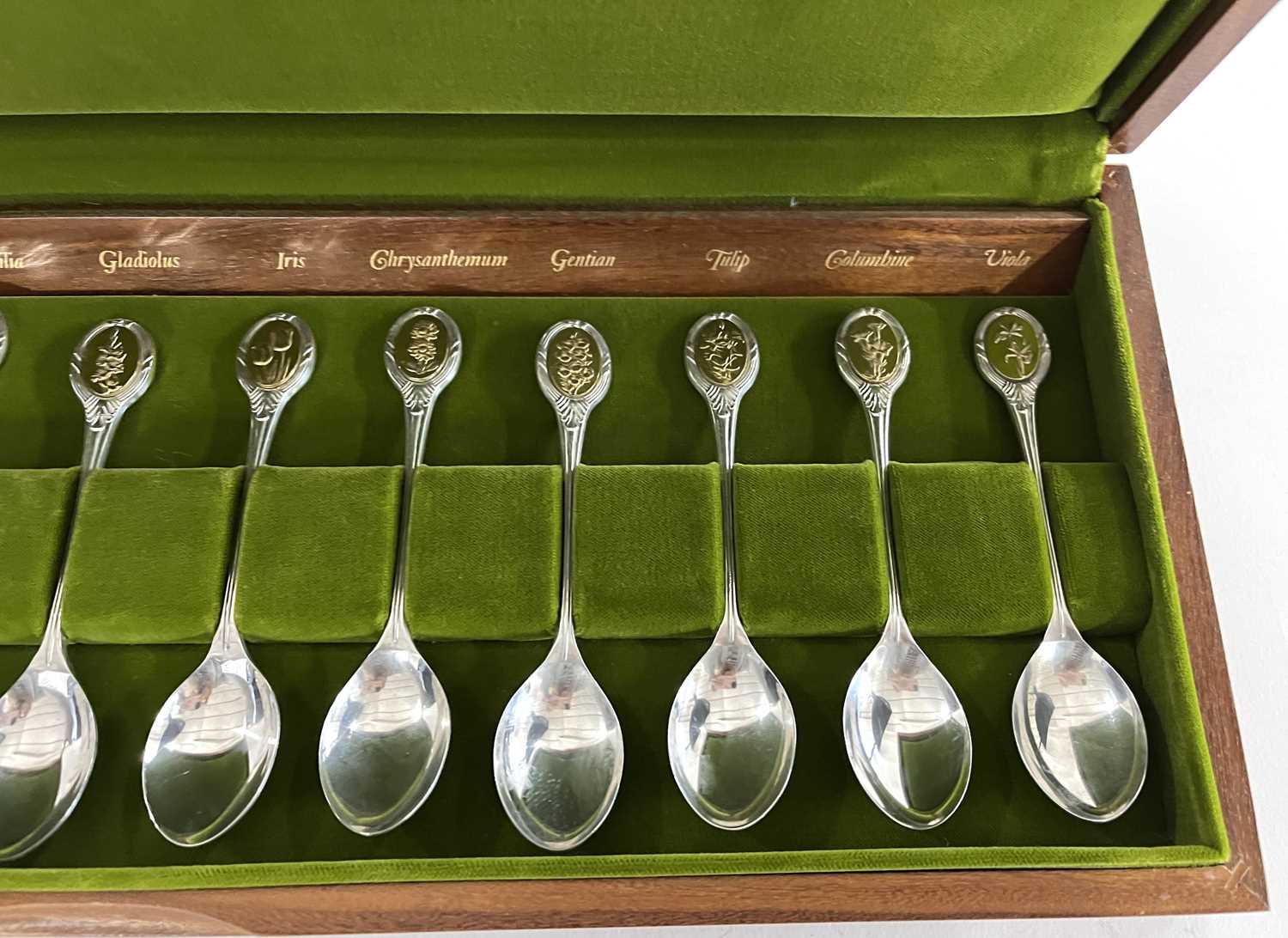 A set of 12 Silver Royal Horticultural Society Spoons. Hallmarked for Sheffiled 1973 John Pinches - Image 3 of 7