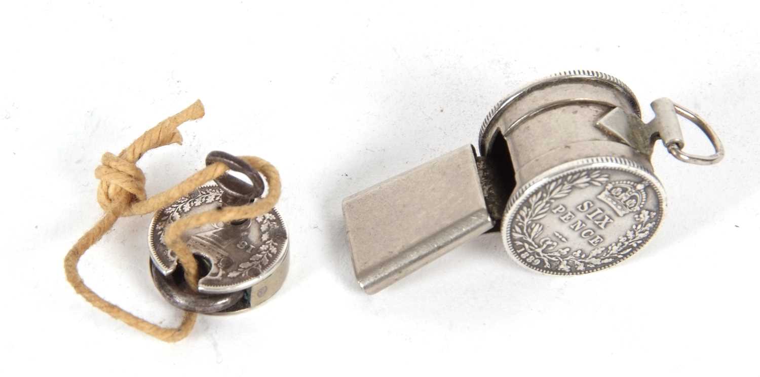 Mixed Lot: Vintage small whistle, the barrel shaped chamber with two Victorian sixpence coins - Image 3 of 3