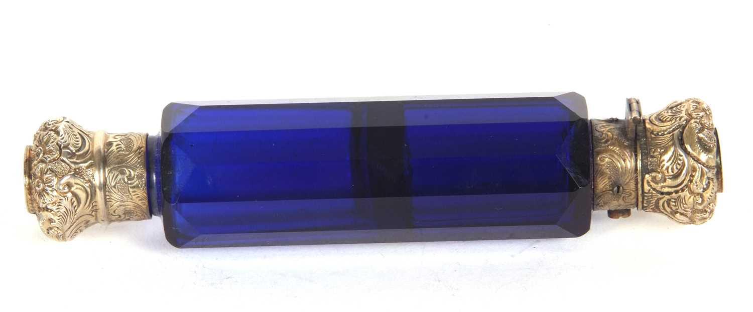An antique Victorian cobalt blue glass scent bottle with fasceted glass body with screw on and - Image 2 of 7