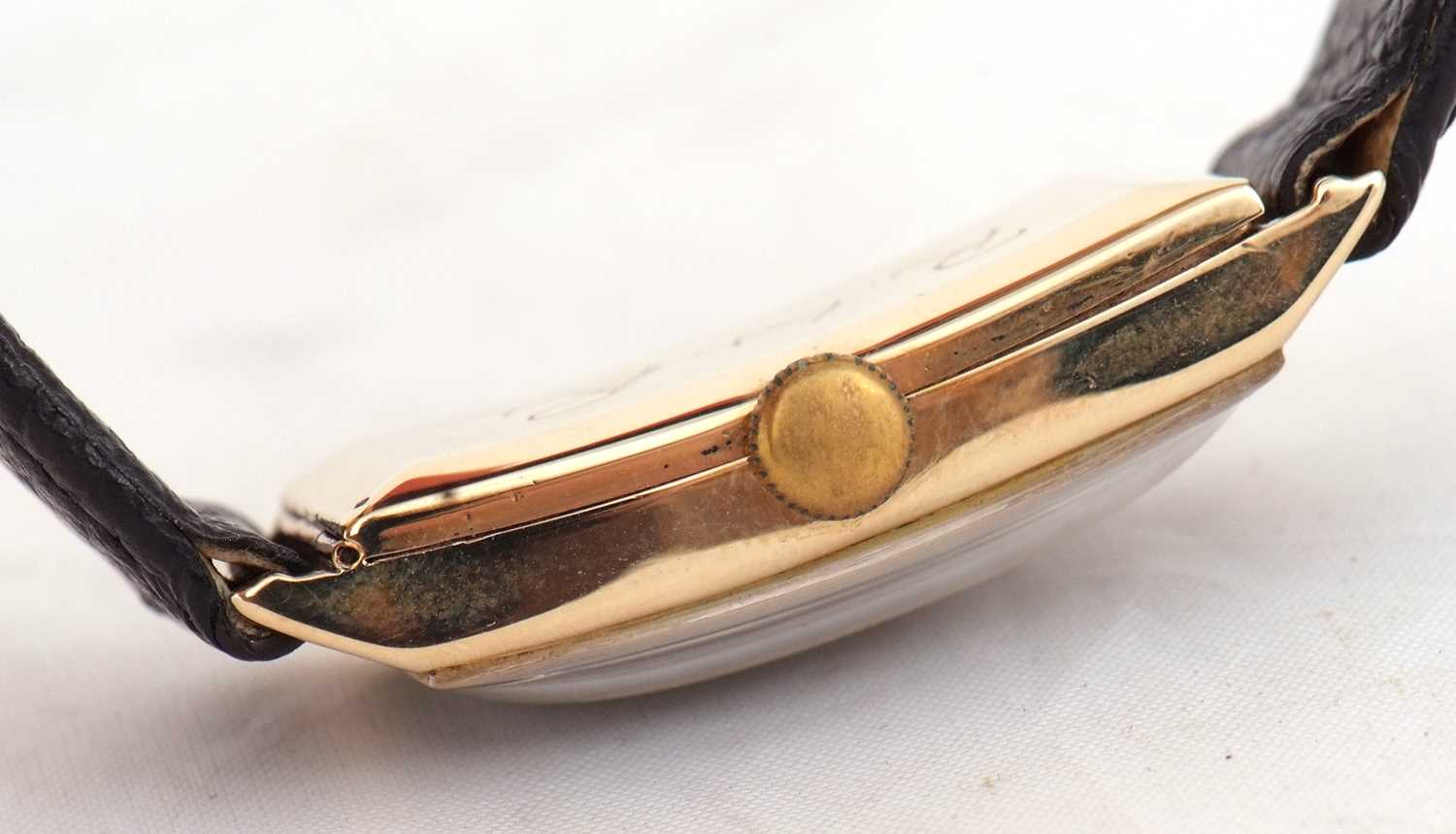 A 9ct gold cased Omega Tank gents wristwatch, it has a manually crown wound movement, the inside - Image 3 of 5