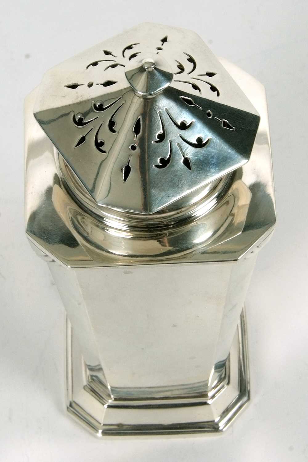 An Art Deco silver caster of plain tapering octagonal form with angular designed shoulders, pull off - Image 6 of 7