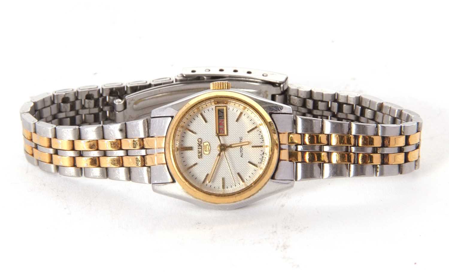 A ladies Seiko 5 automatic wristwatch, the watch has a two tone case and bracelet, a textured dial - Image 2 of 4