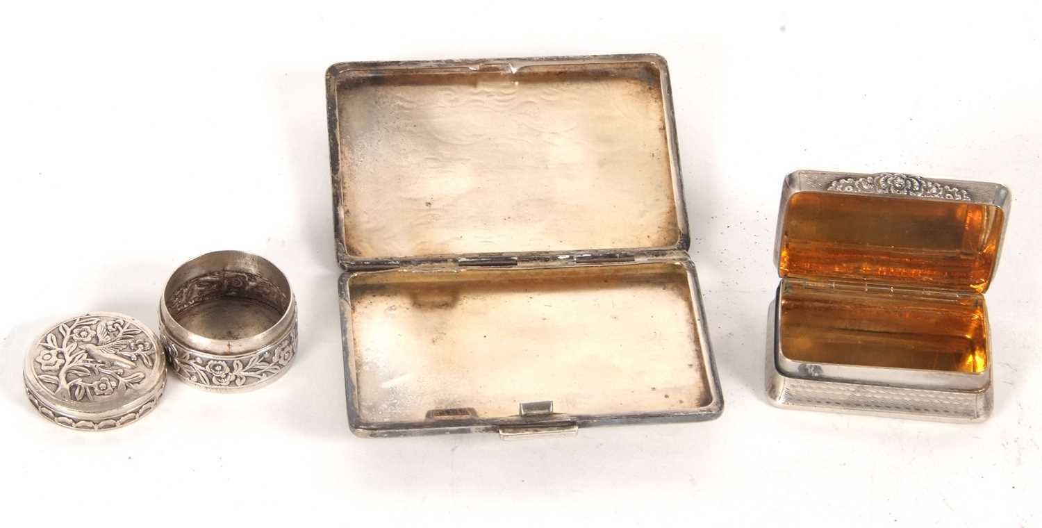 Mixed Lot: Antique snuff box of rectangular form with hinged lid with a raised floral border and - Image 5 of 5