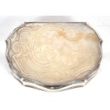 An antique mother of pearl snuff box, circa 1800 of cartouche shape, with plain polished sides and