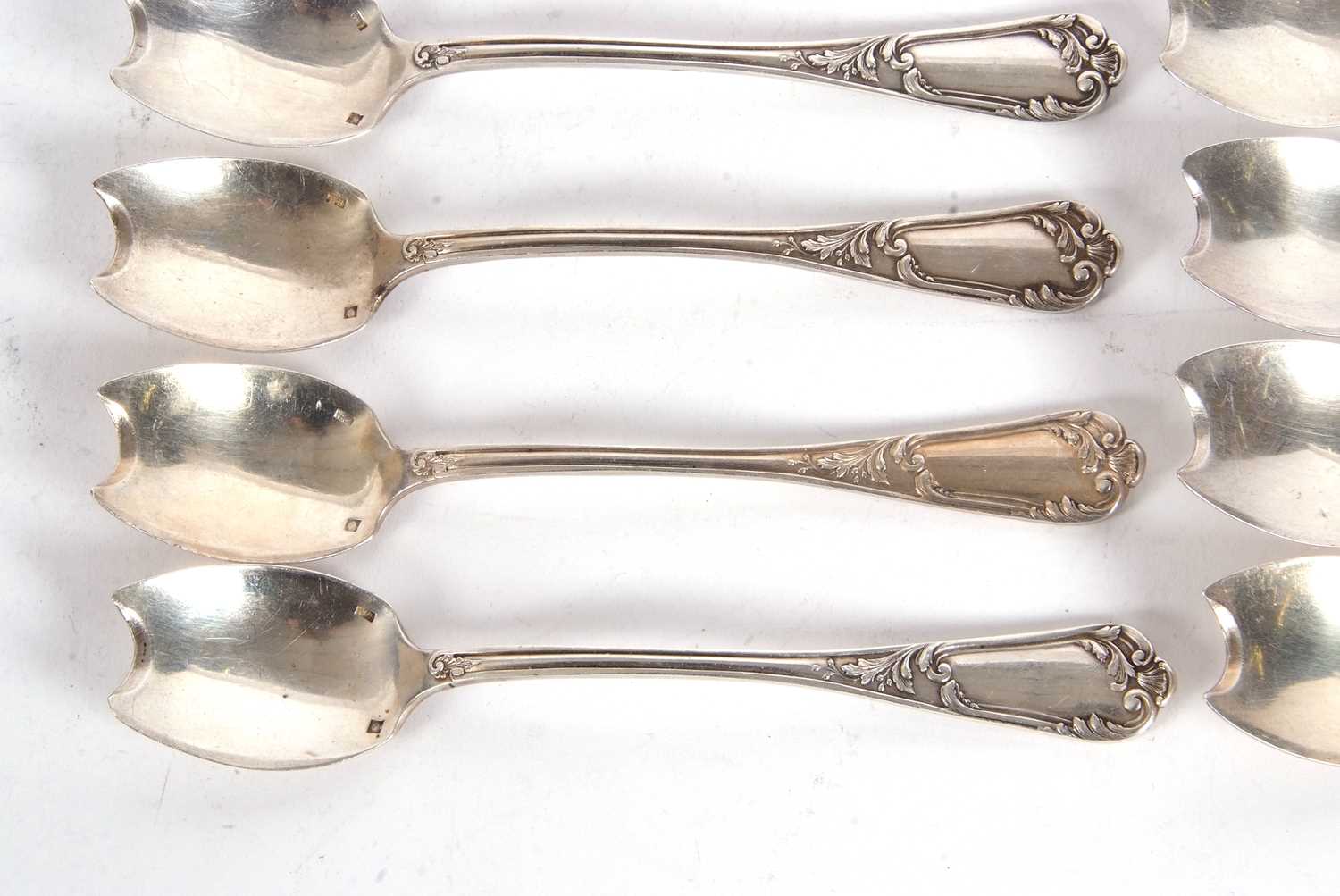 Eight continental white metal fruit spoons, 198gms - Image 4 of 6