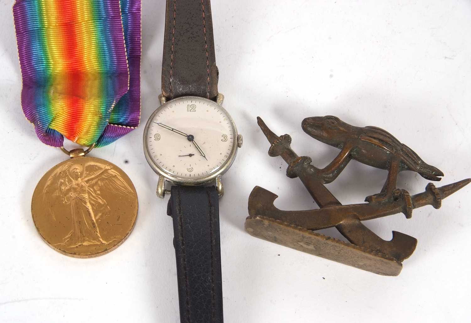 Mixed Lot: A wristwatch, a medal and an ornament, the watch is a manually crown wound Roma, it has a - Image 2 of 4