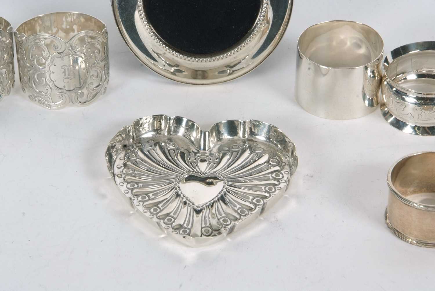 Mixed Lot: A Victorian silver embossed heart shaped dish, London 1893, makers mark for William - Image 3 of 4