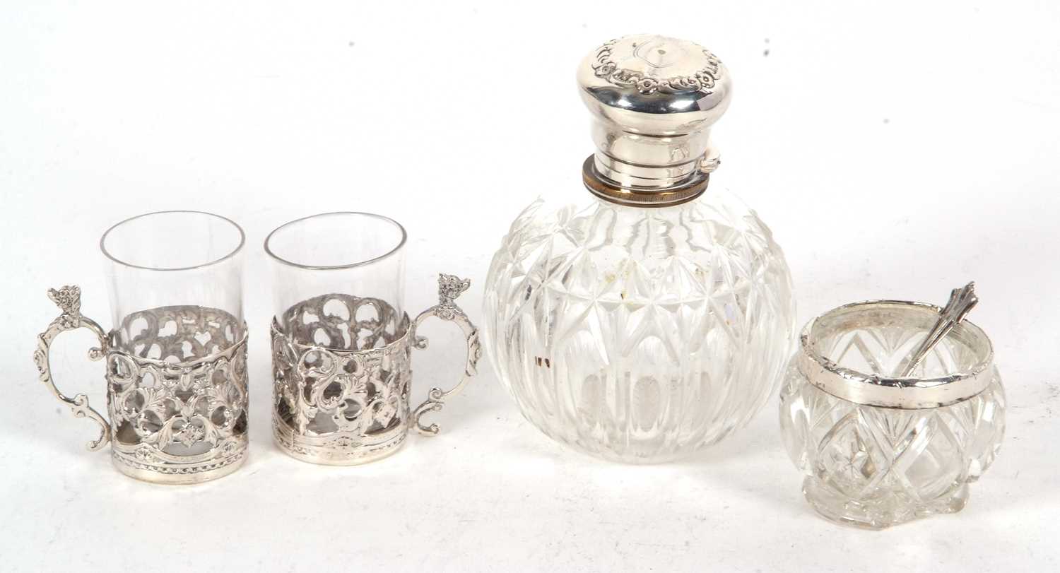 Mixed Lot: A George V cut glass scent bottle with a hallmarked silver hinged lid and collar, Chester