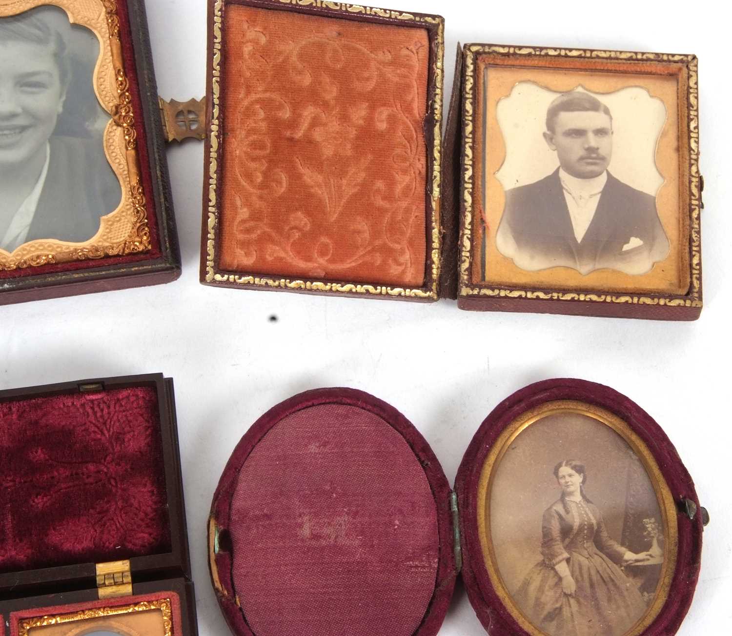 Mixed Lot: Vintage Daguerreotope photographs etc to include a vulcanite case double Daguerreotope of - Image 8 of 10