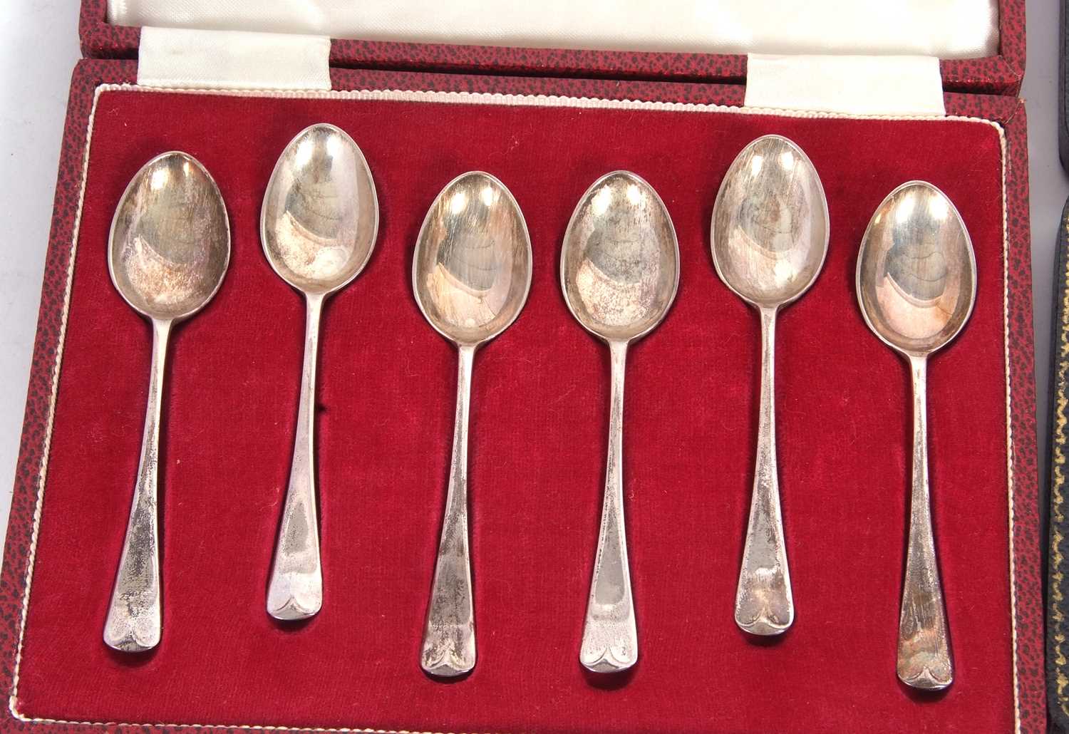 Mixed Lot: A cased set of six fancy back or picture back teaspoons depicting a foxes head between - Image 2 of 4