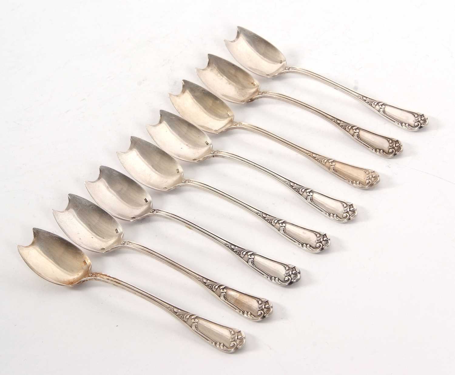 Eight continental white metal fruit spoons, 198gms - Image 2 of 6