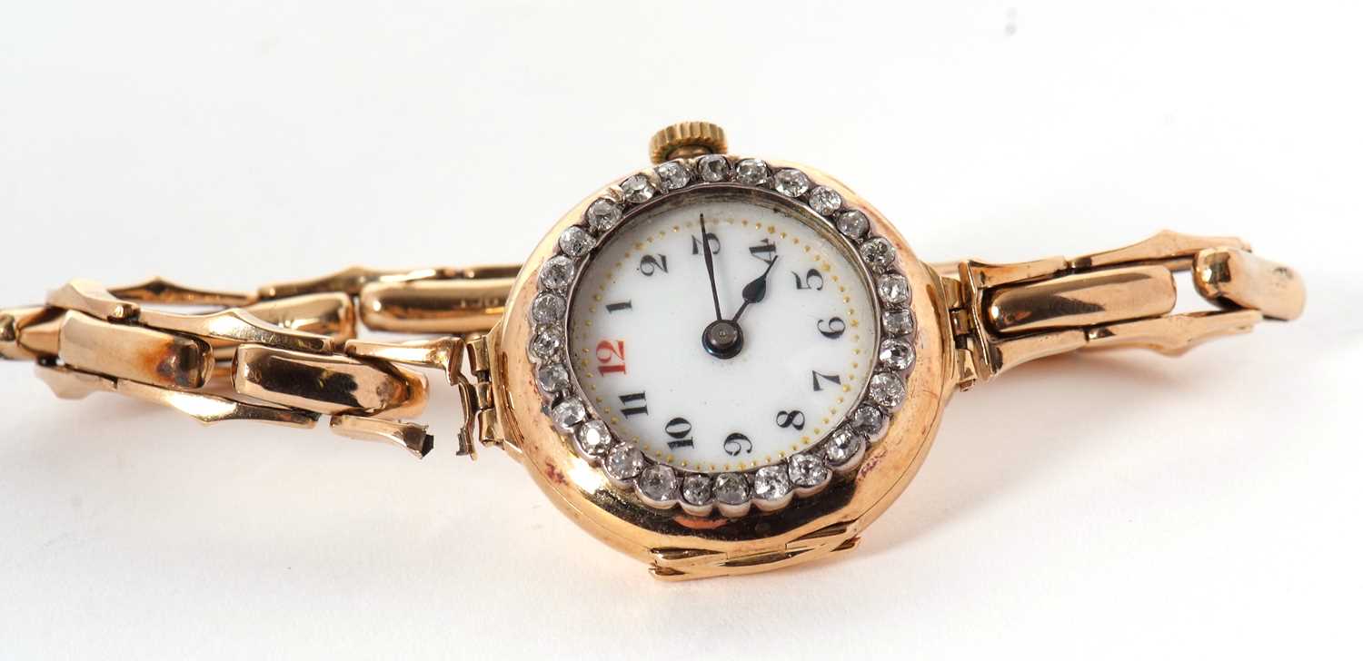An 18ct gold cased ladies wristwatch with a diamond surrounded bezel and yellow metal expanding - Image 3 of 7