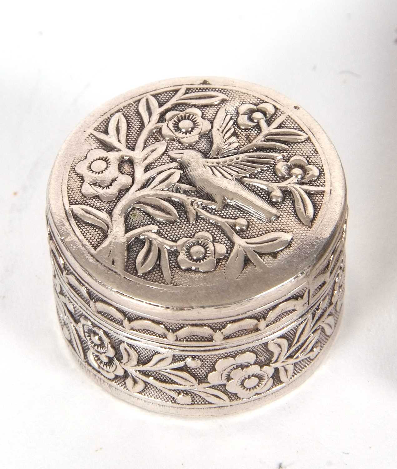 Mixed Lot: Antique snuff box of rectangular form with hinged lid with a raised floral border and - Image 2 of 5