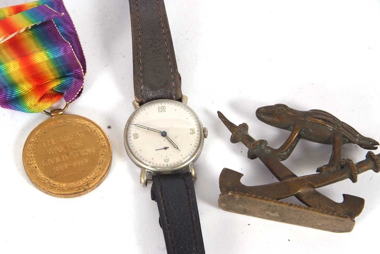 Mixed Lot: A wristwatch, a medal and an ornament, the watch is a manually crown wound Roma, it has a - Image 3 of 4