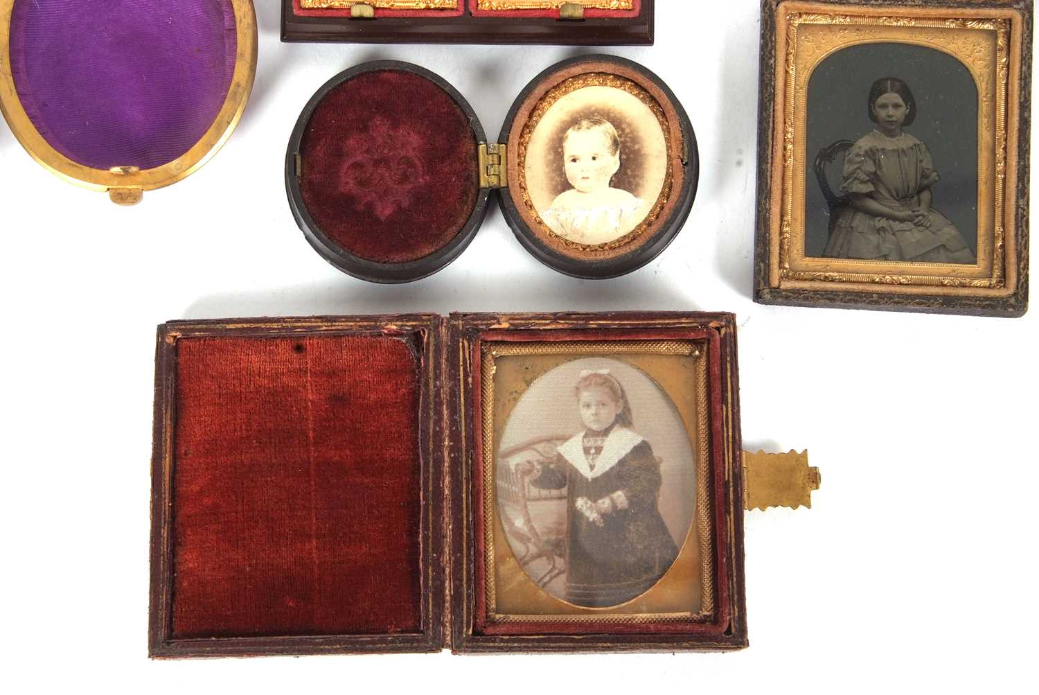 Mixed Lot: Vintage Daguerreotope photographs etc to include a vulcanite case double Daguerreotope of - Image 4 of 10