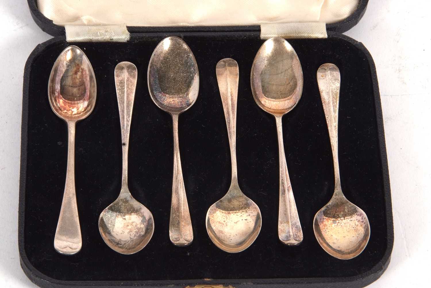 A cased set of five George VI Hanovarian teaspoons, Birmingham 1937, makers mark Elkington & Co - Image 2 of 2