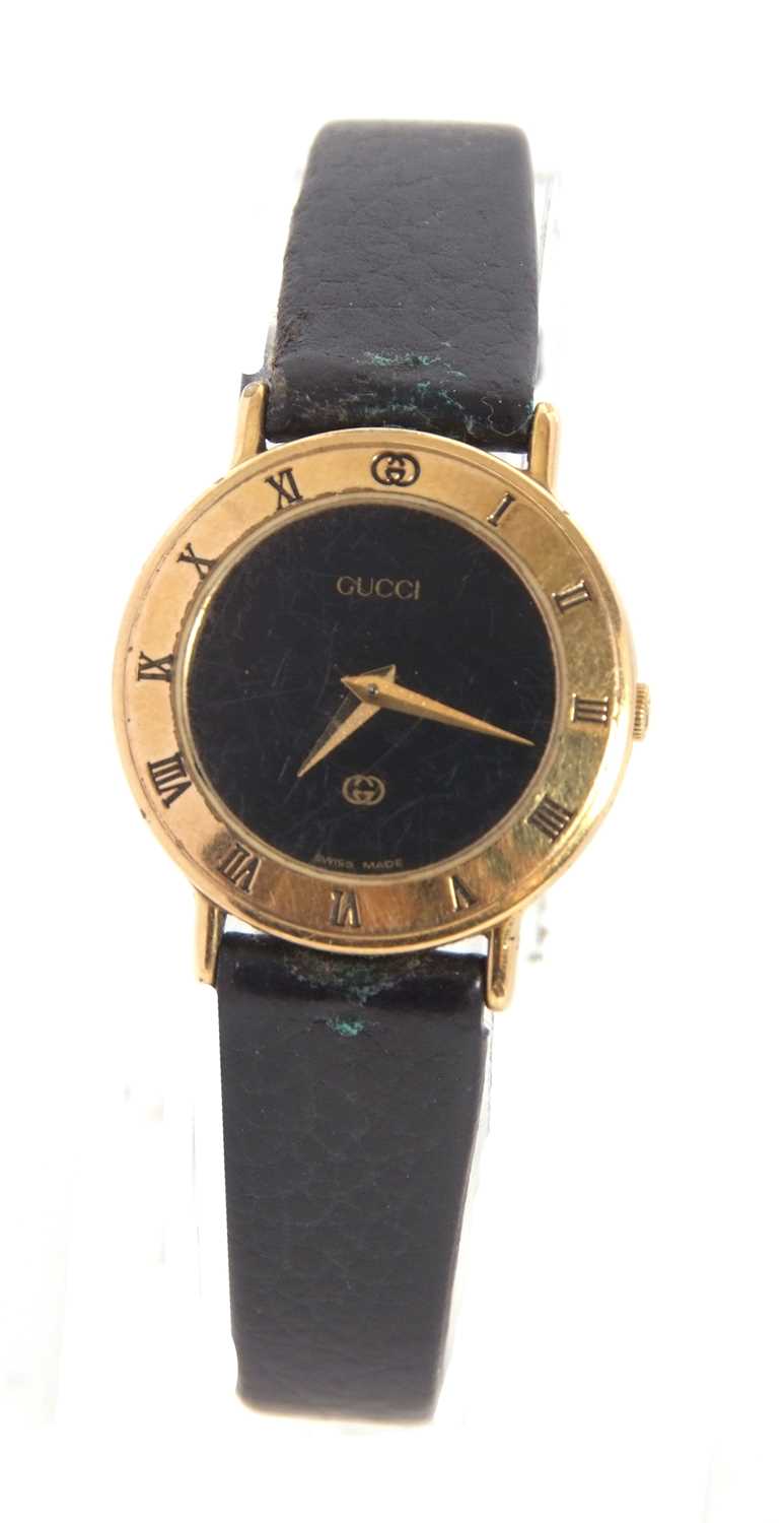 A ladies Gucci 3000L wristwatch, the outer box, box and warranty card are present, it has a quartz - Image 5 of 5